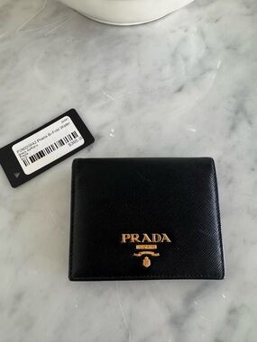 Prada bi-fold wallet black saffiano